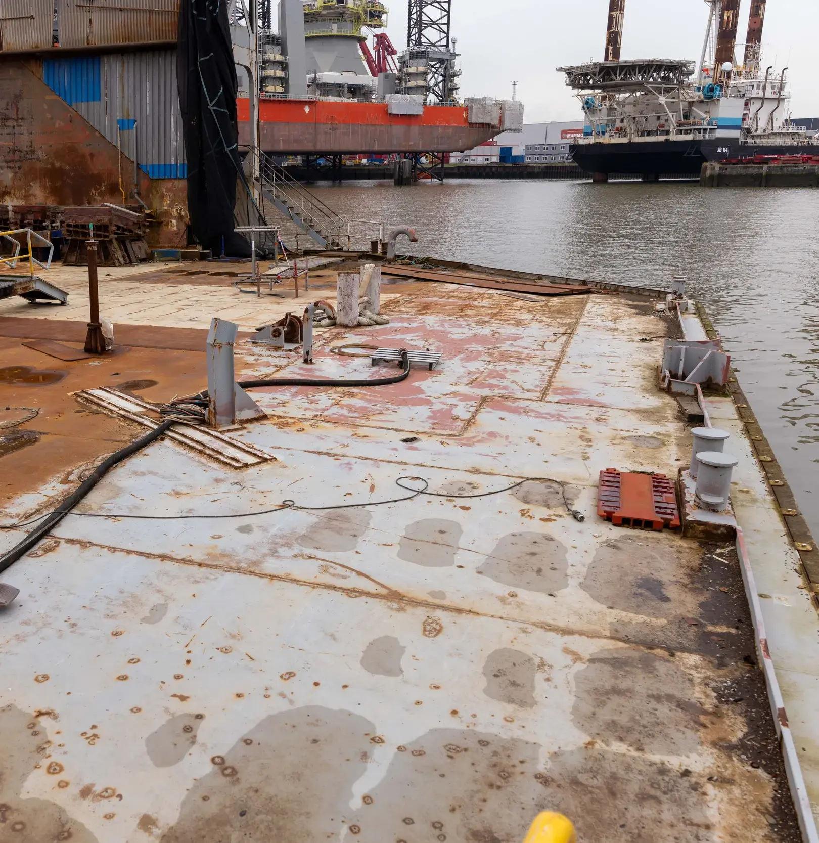 used floating dry dock 07768 (3)