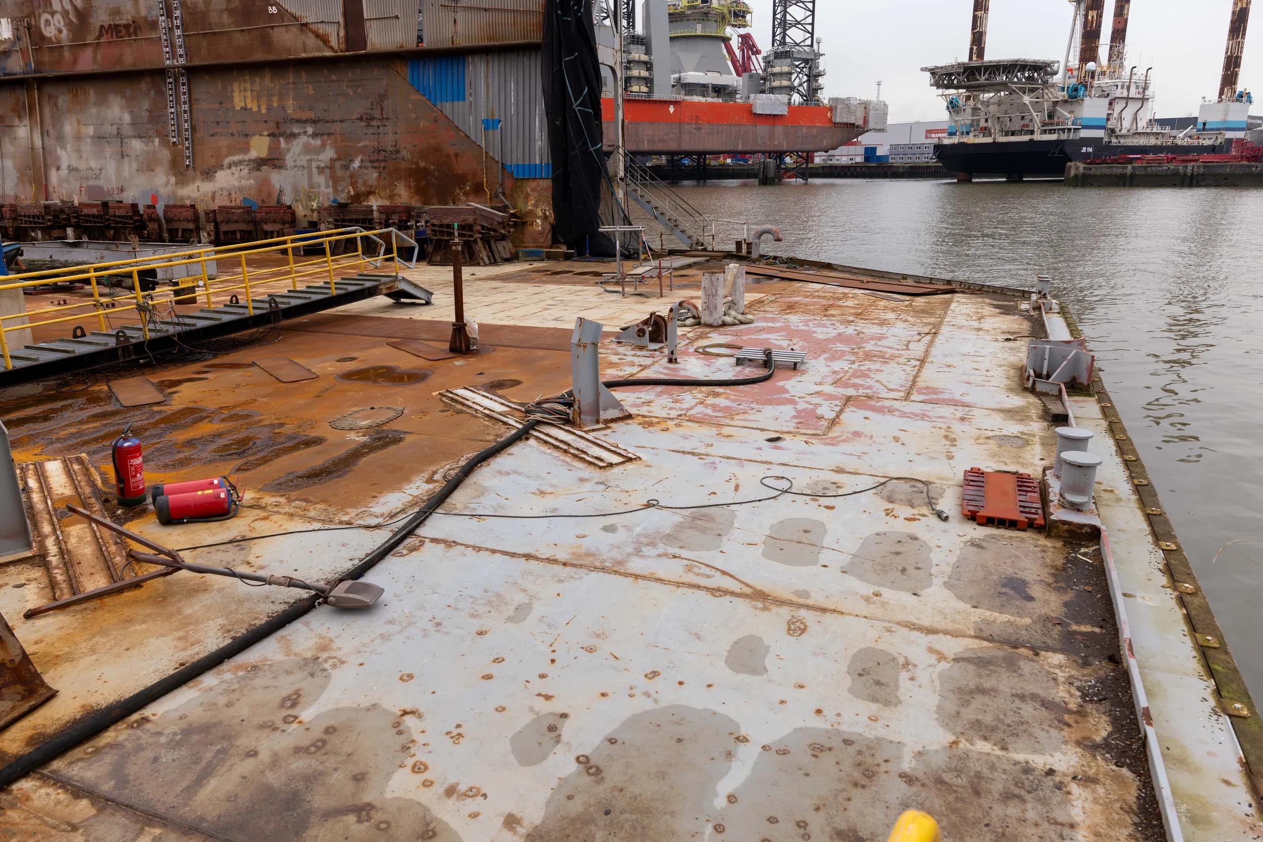 used floating dry dock 07768 (3)