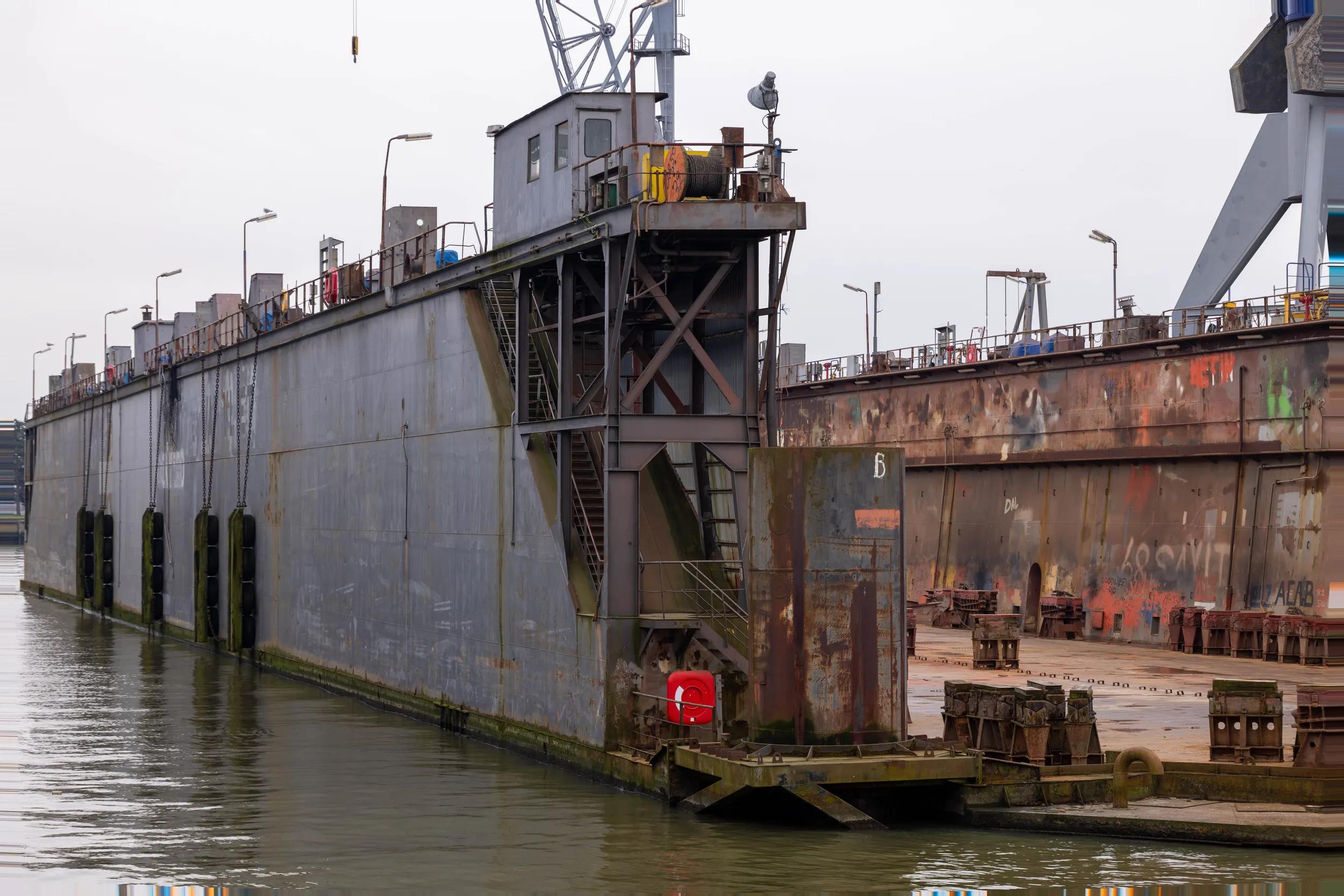 used floating drydock 07768 (2)