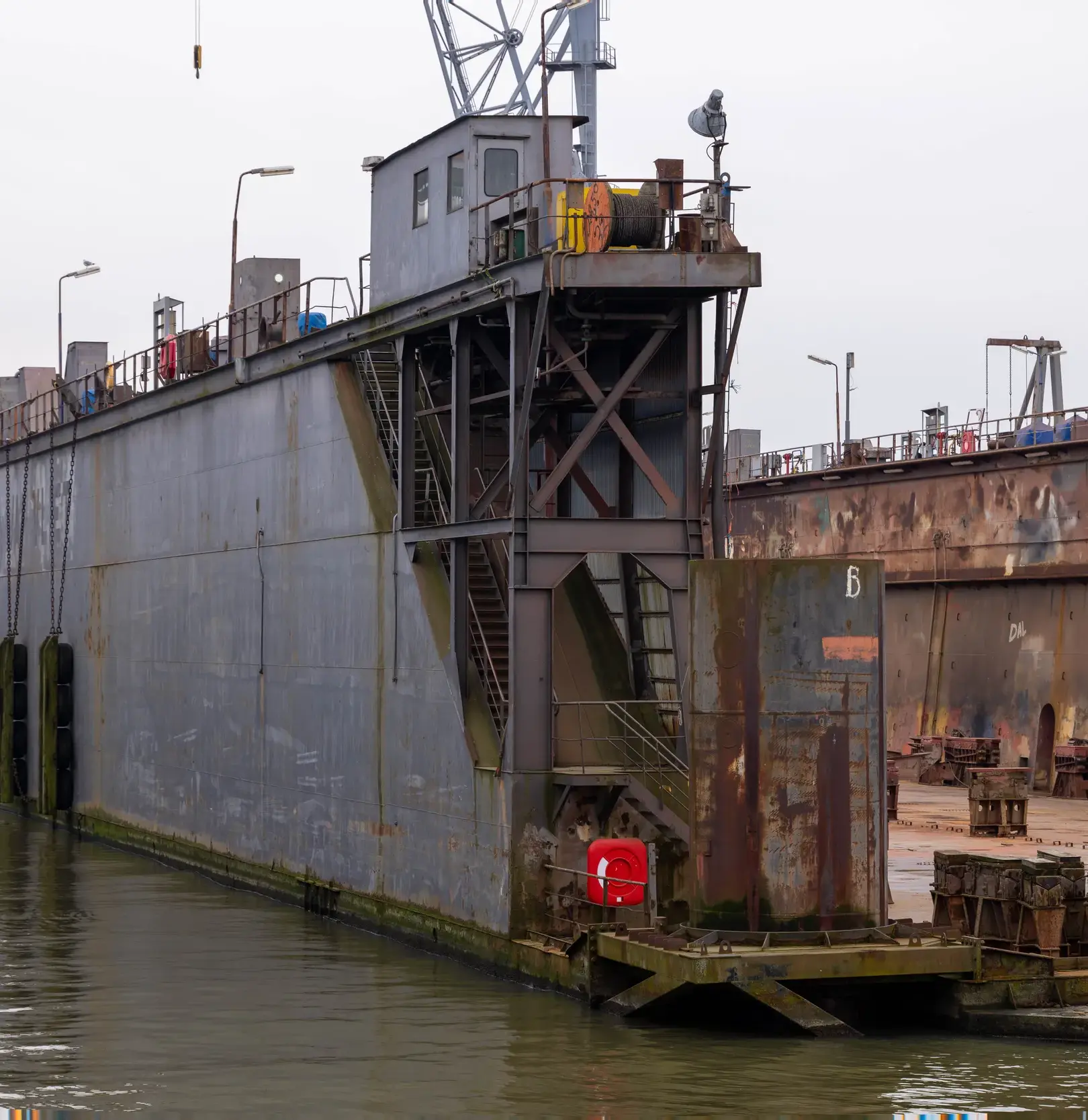used floating drydock 07769 (2)