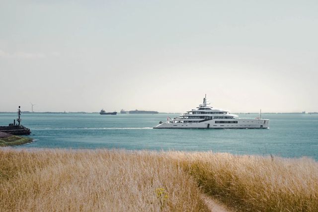 Amels 80 Project Zurich Departs