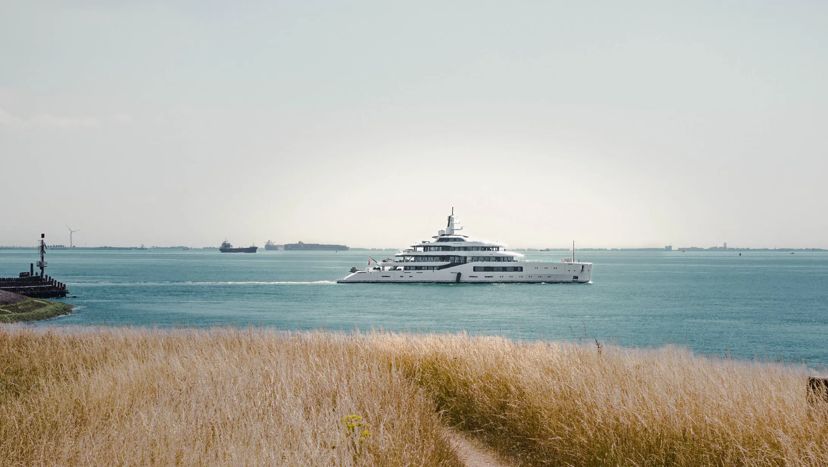 Amels 80 Project Zurich Departs