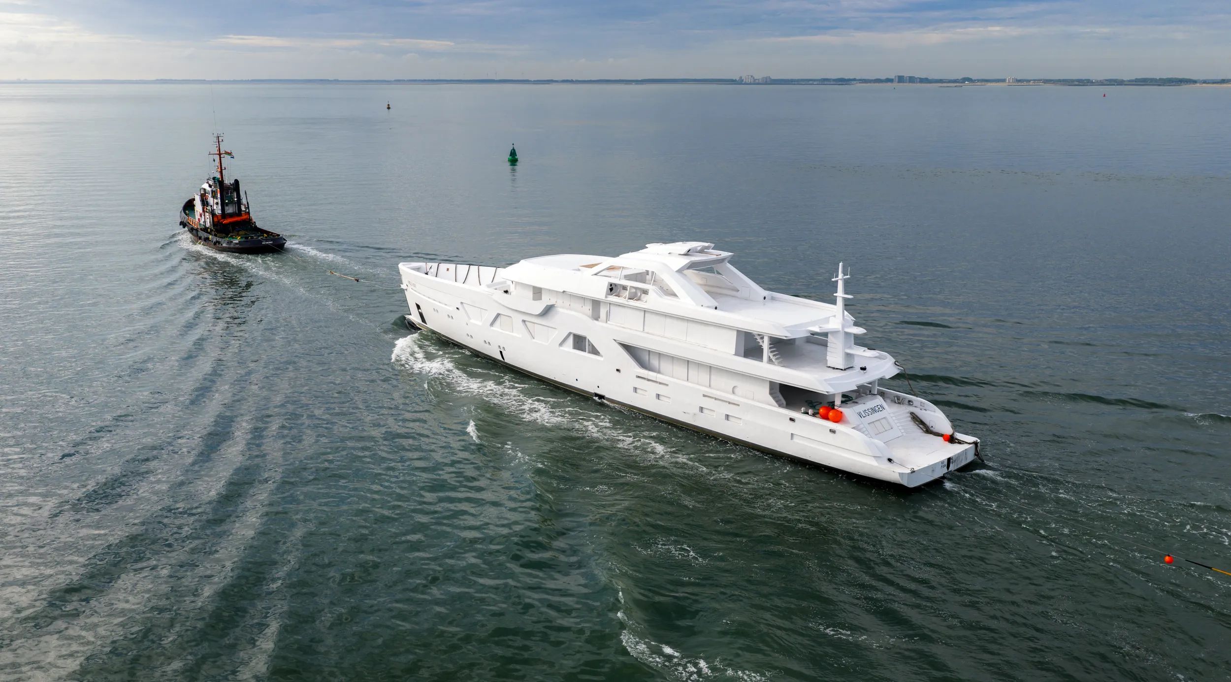 Amels 6010 hull arriving in Vlissingen