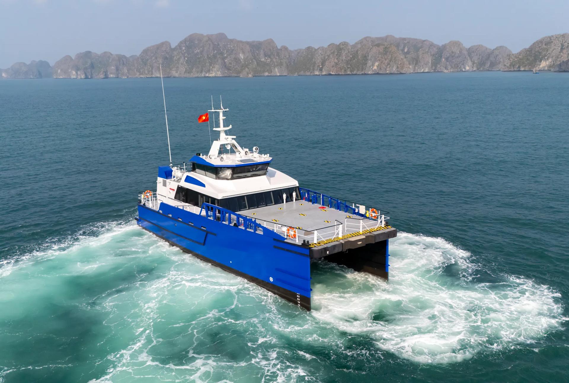 fcs 2710 crewboat aqua victor (1)