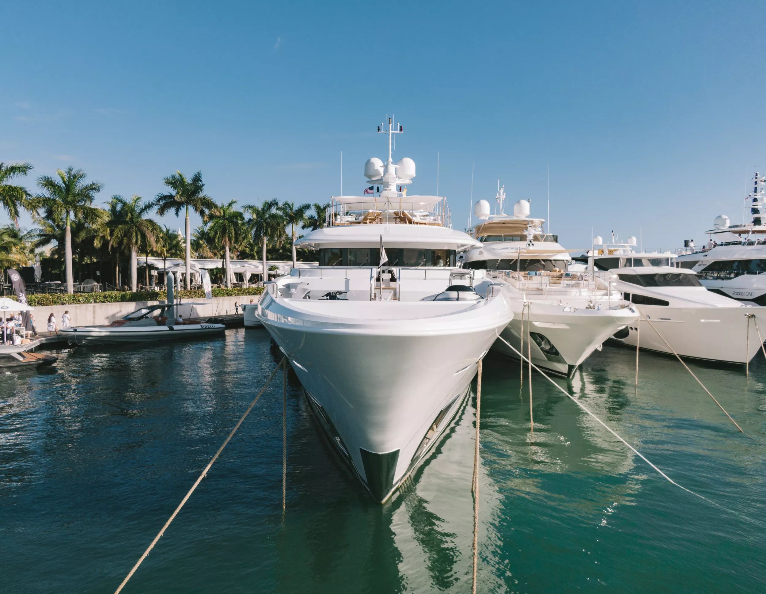 Vessel in de marina Miami International Boat Show 2024