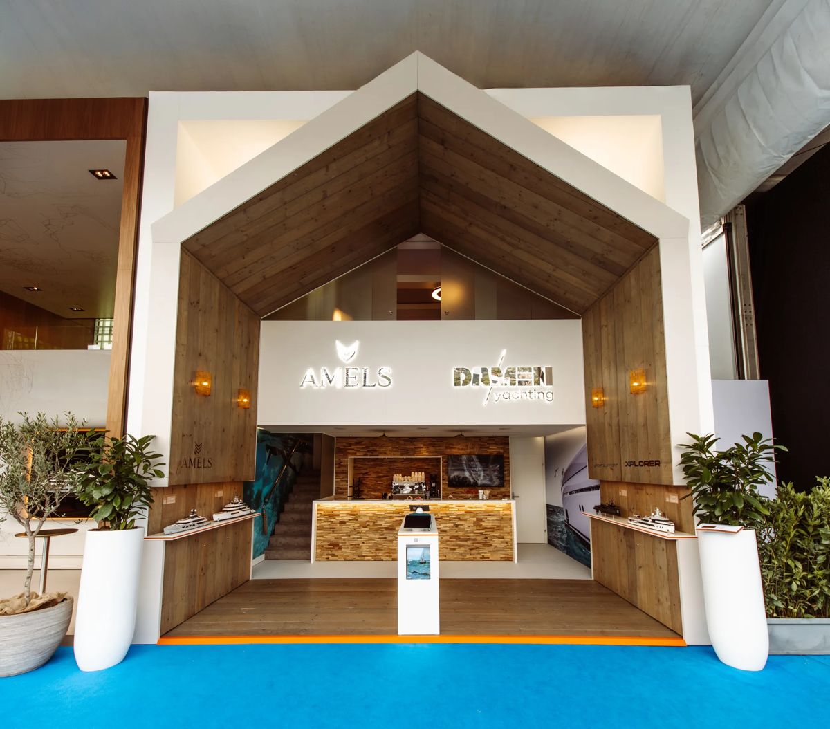 Monaco Yacht Show Damen Yachting stand JS6