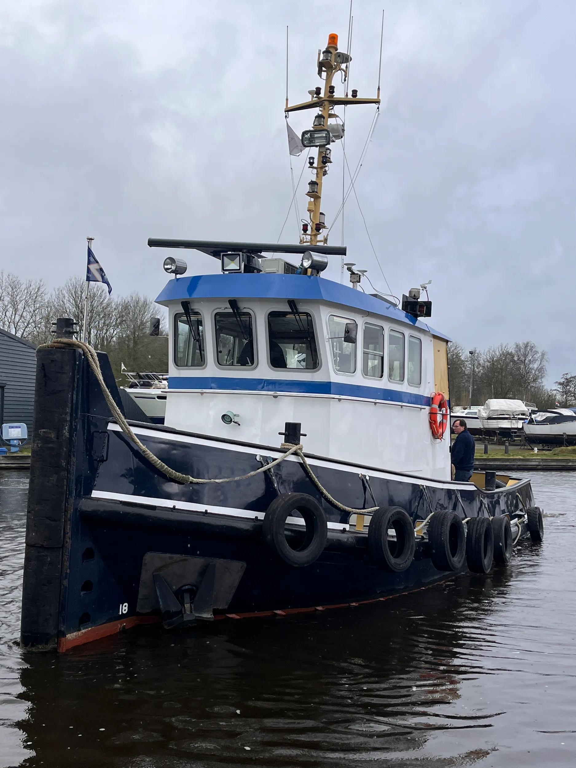 used tug boat / pusher (2)
