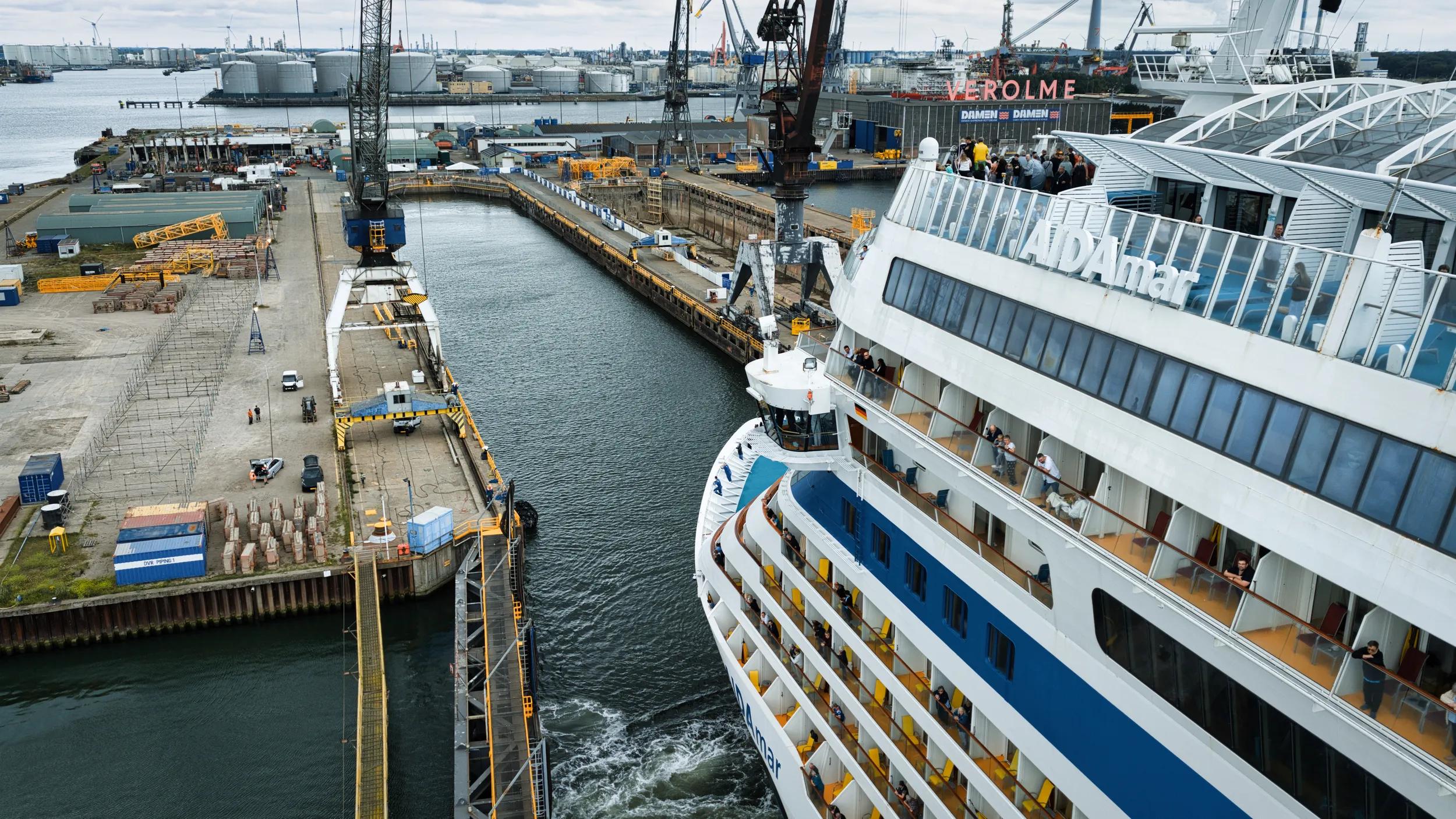 Damen welcomed AIDAmar to drydock 1