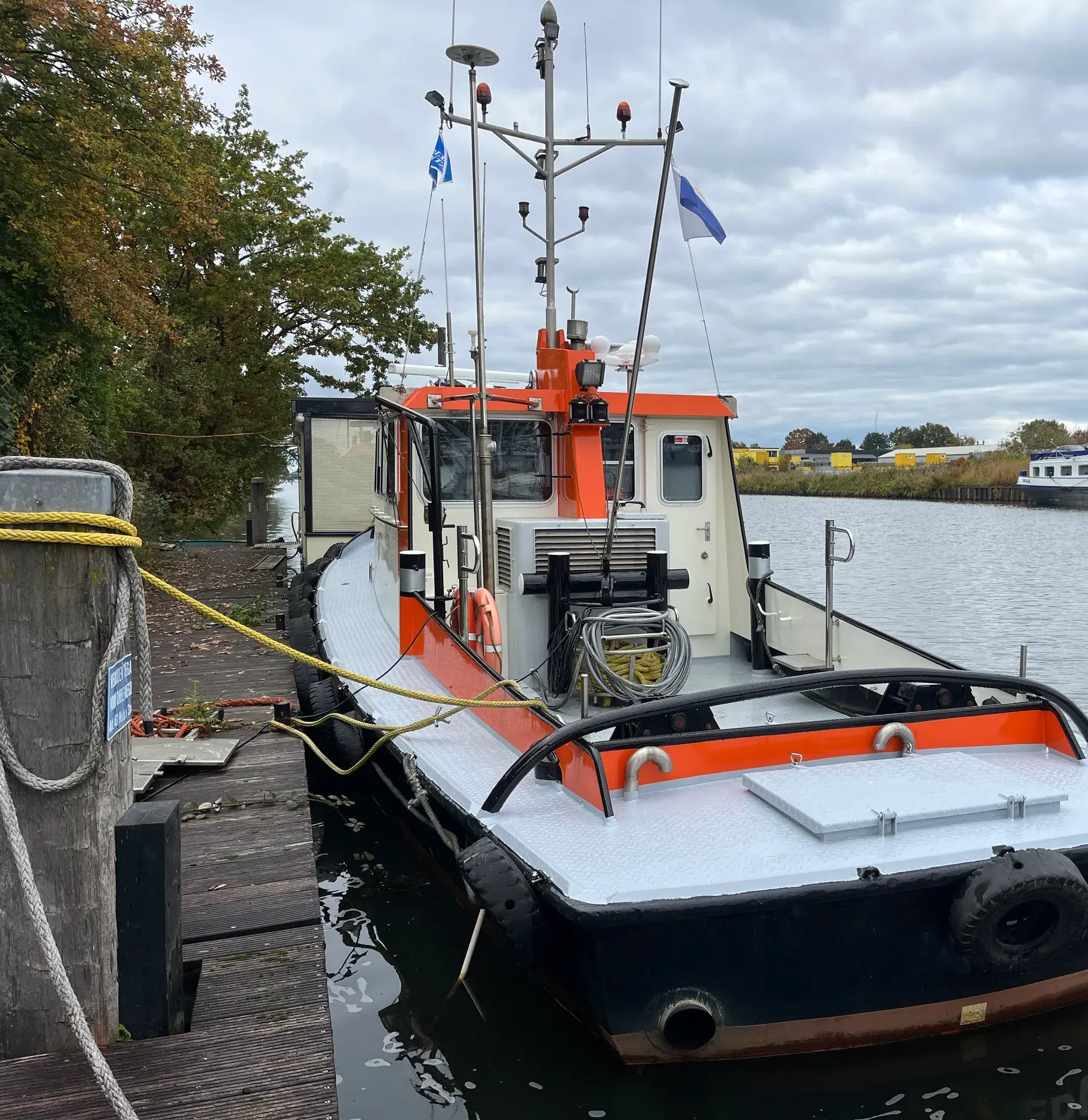 used tugboat 07833 (2)