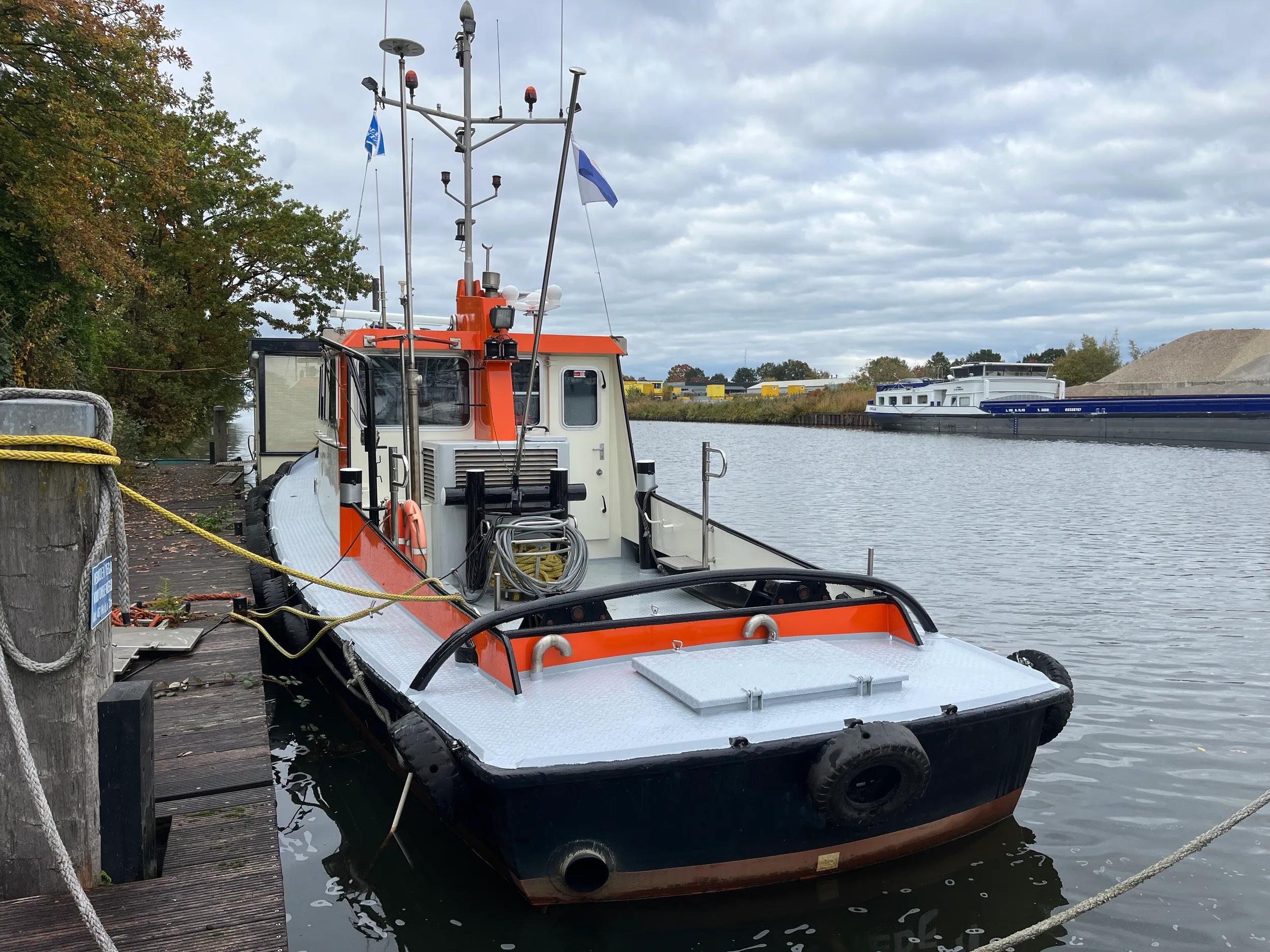 used tugboat 07833 (2)