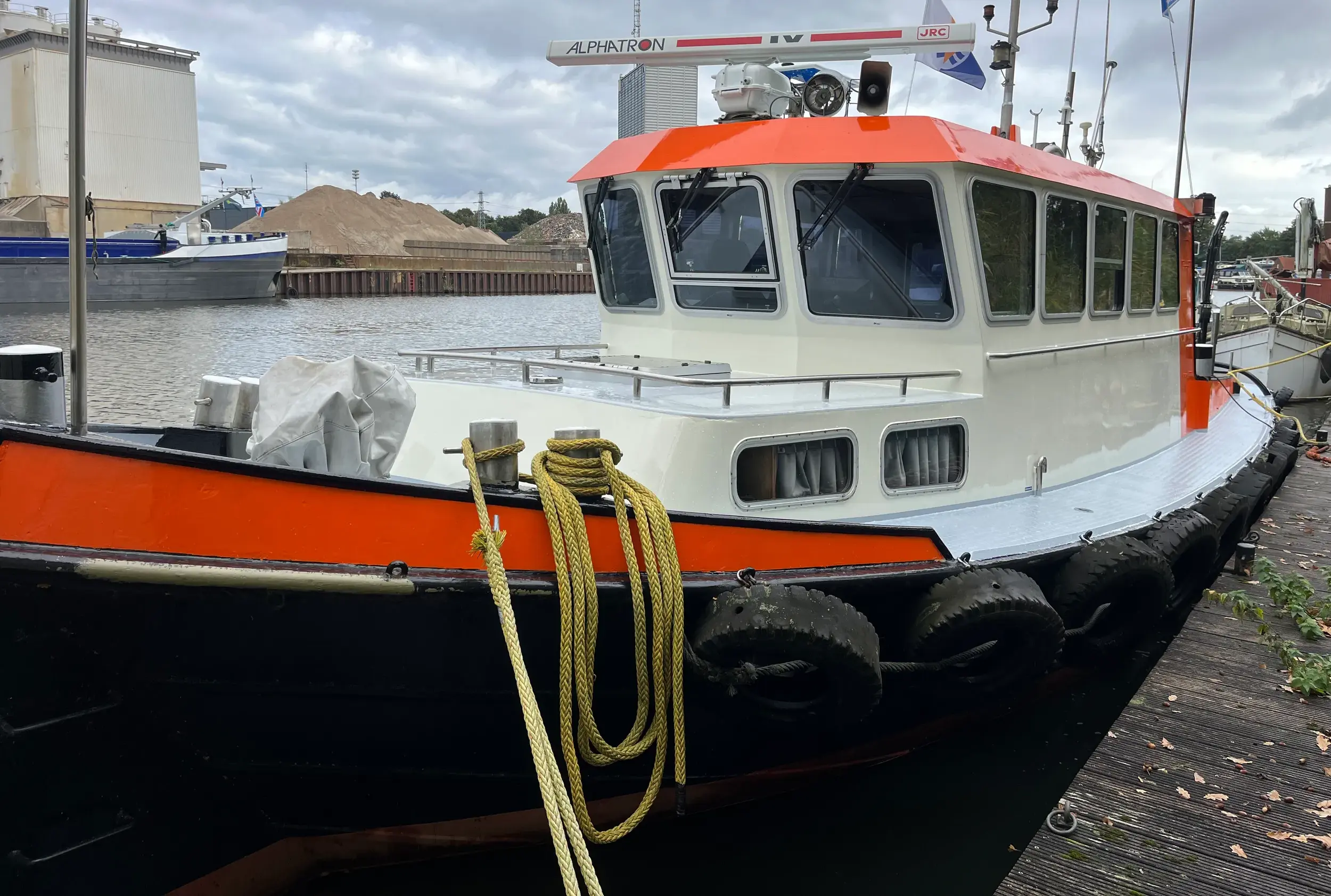 used tugboat 07833 (1)