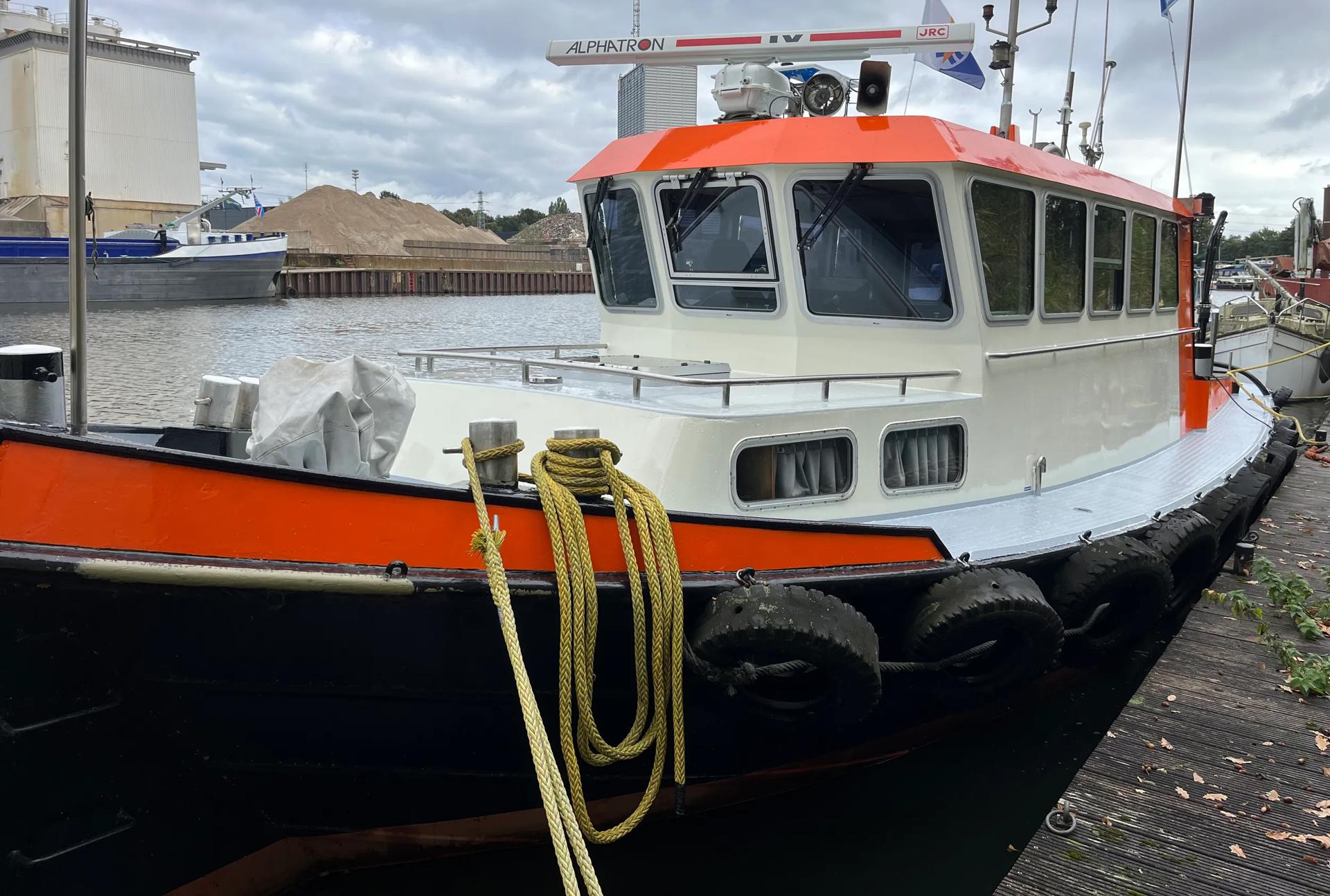used tugboat 07833 (1)
