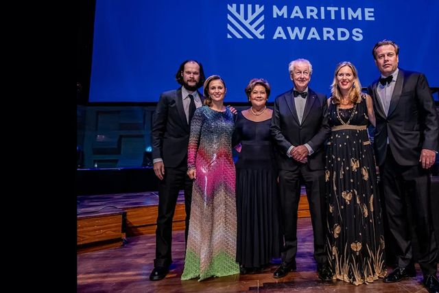 Kommer Damen honoured with Lifetime Achievement Award at Maritime Awards Gala 