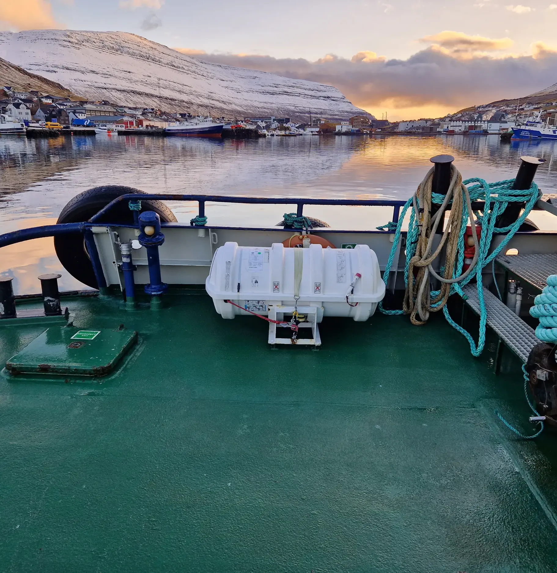 used tug with twin screw propulsion 07775 (3)