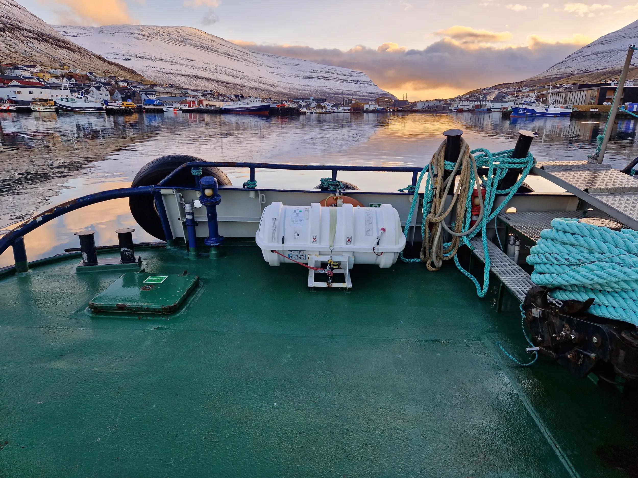 used tug with twin screw propulsion 07775 (3)