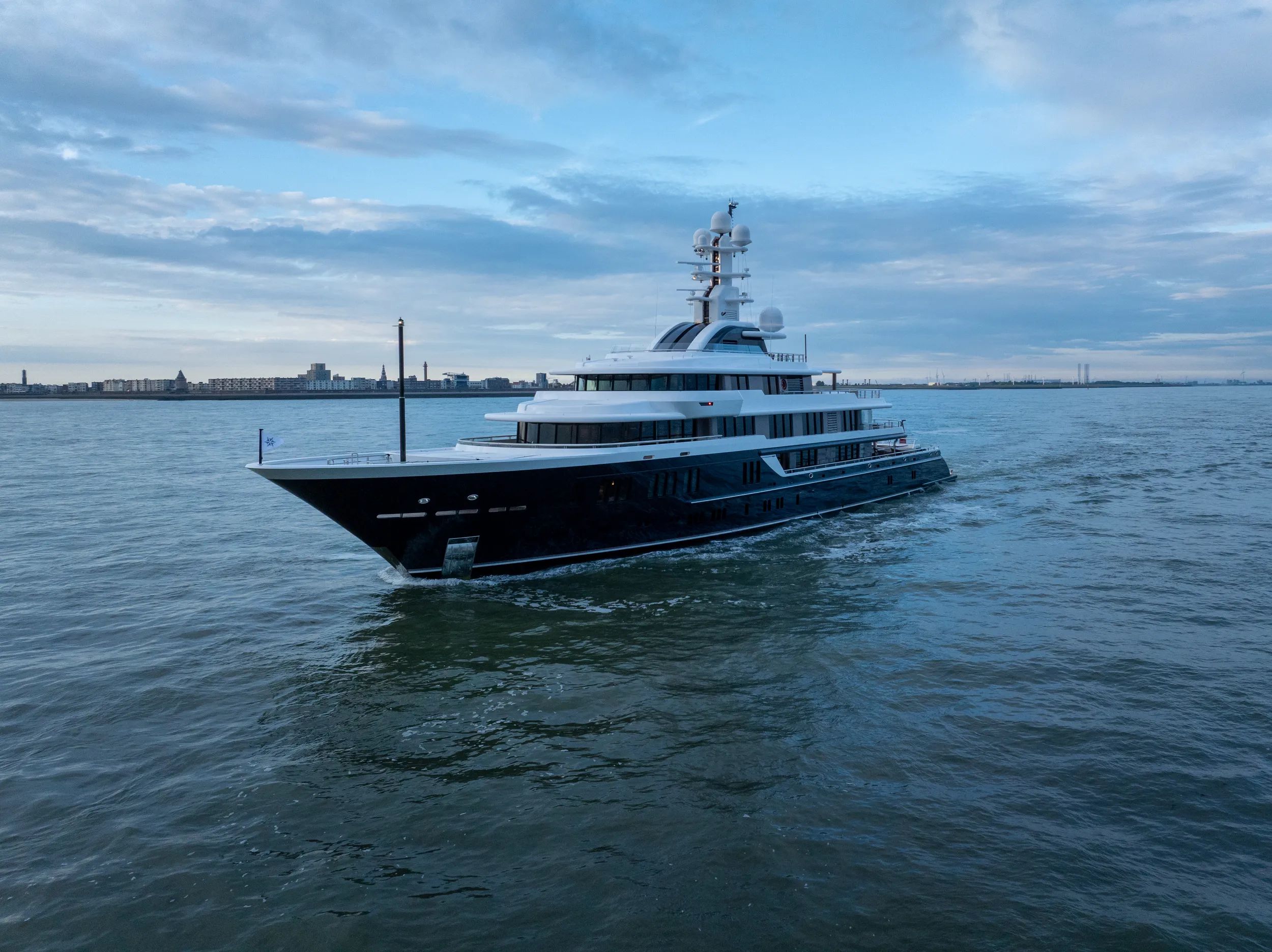 Amels Refit MOONSTONE Departs Vlissingen 