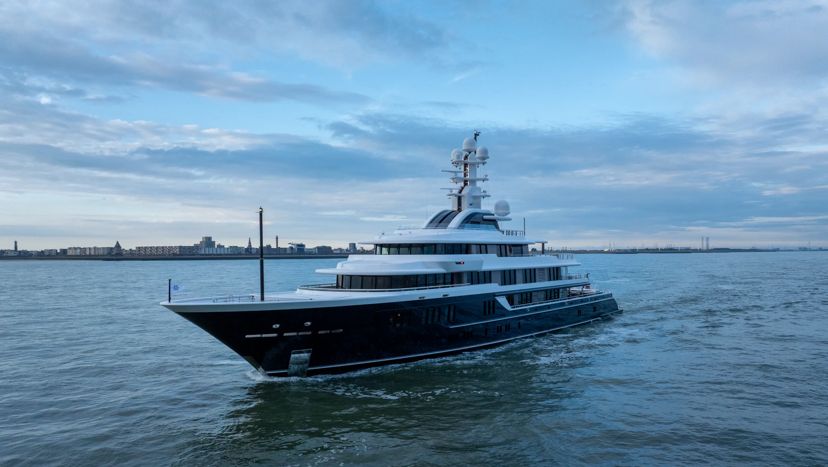 Amels Refit MOONSTONE Departs Vlissingen 