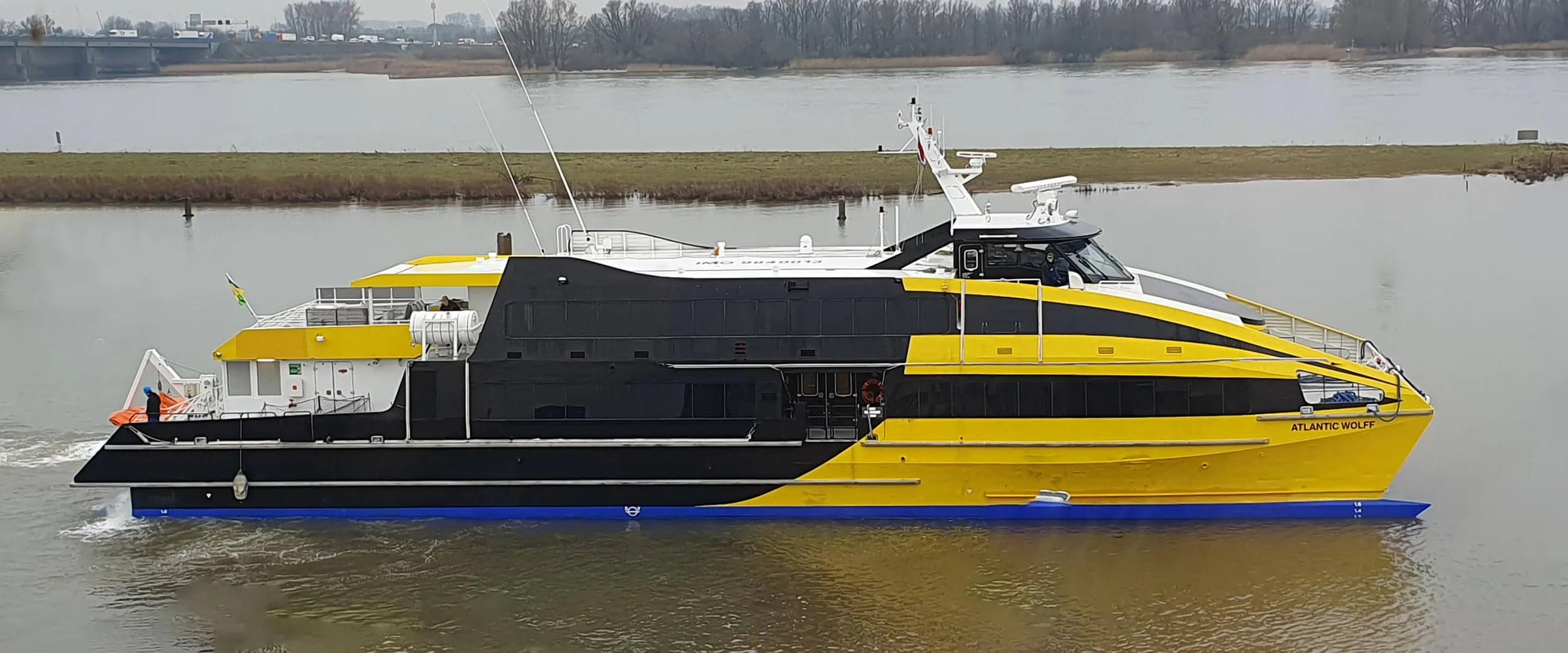 fast ferry 4212 07577 (header)