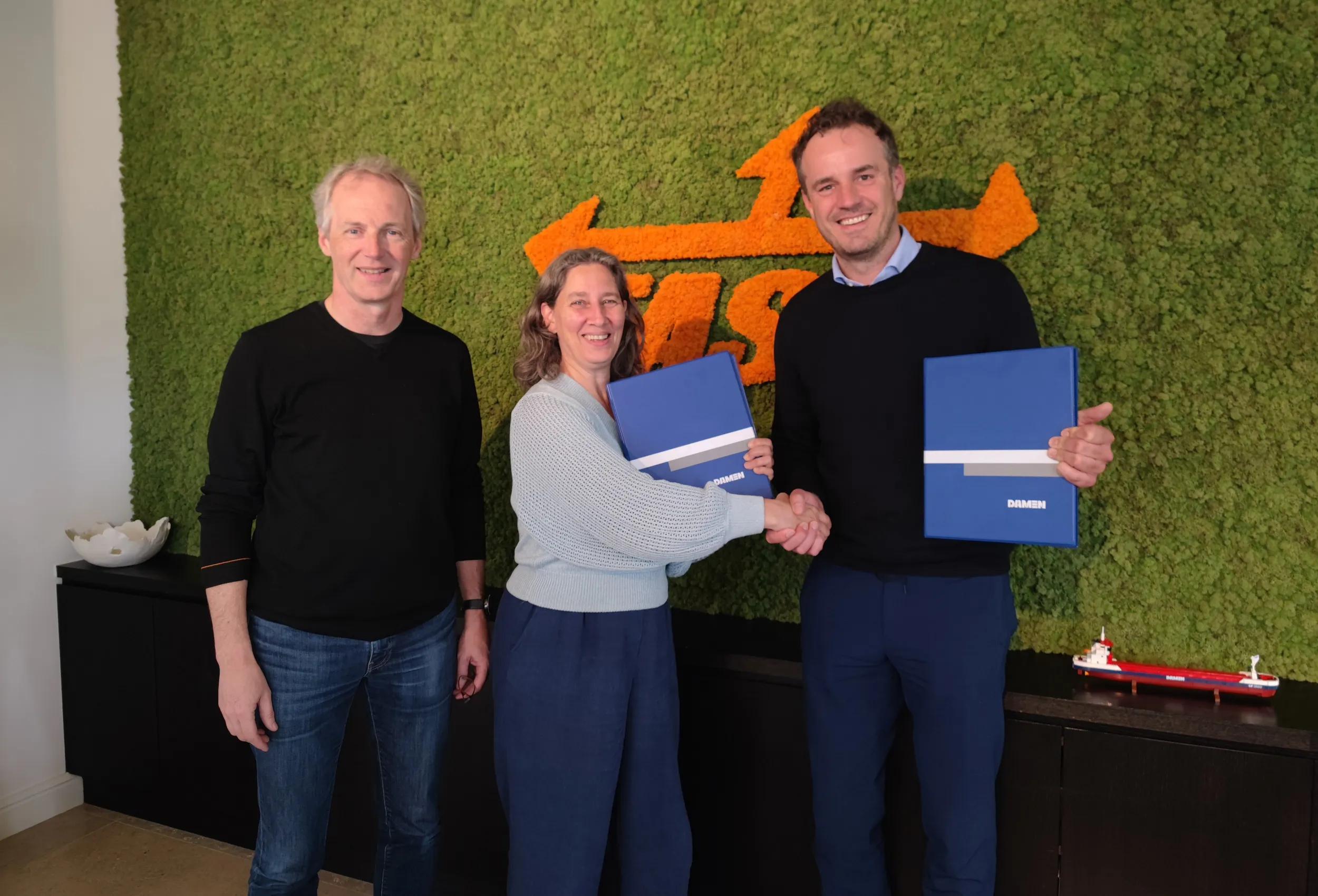 Contract signing for the delivery of the third CF 3850
