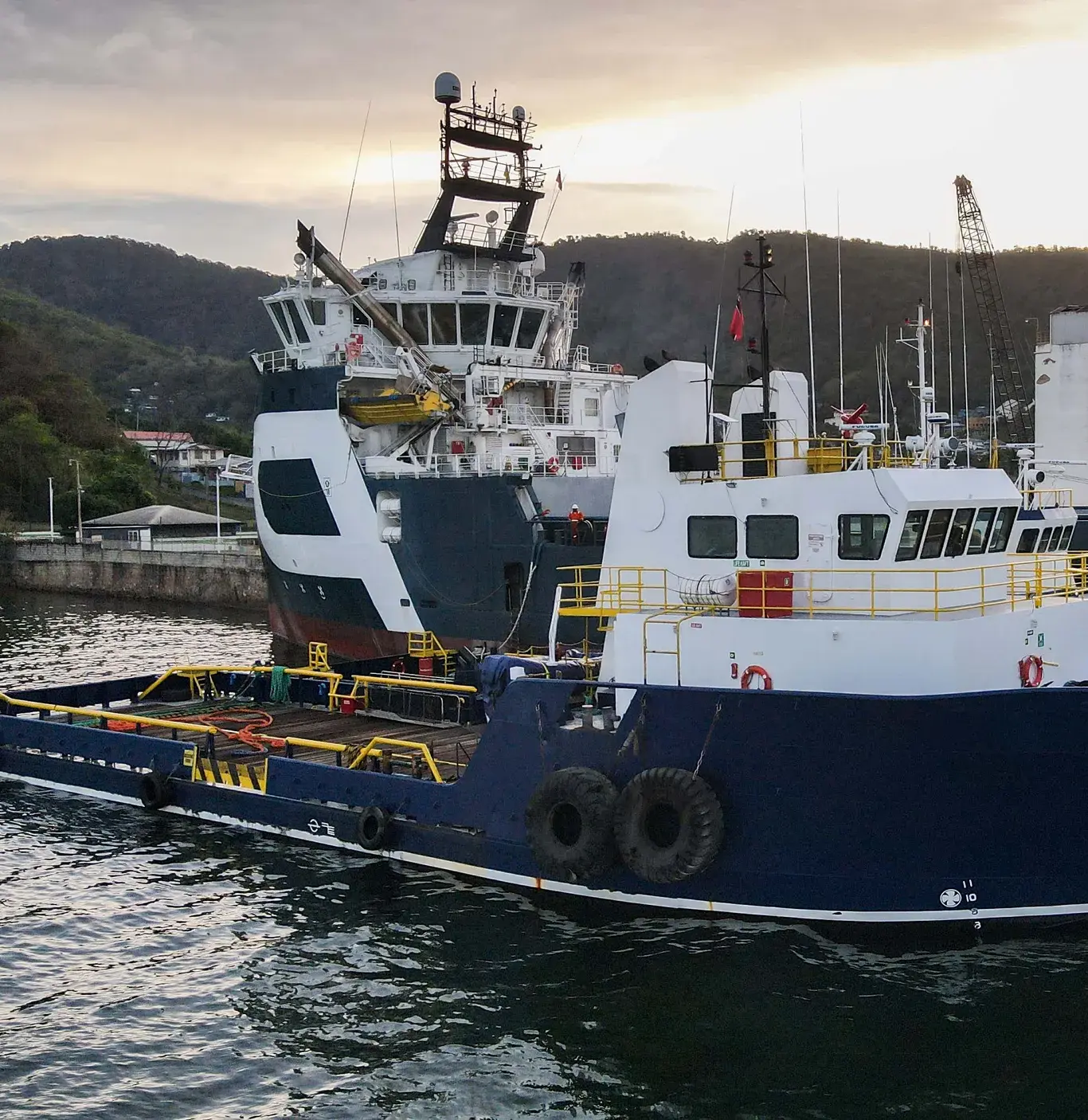 used supply vessel 07840 (4)
