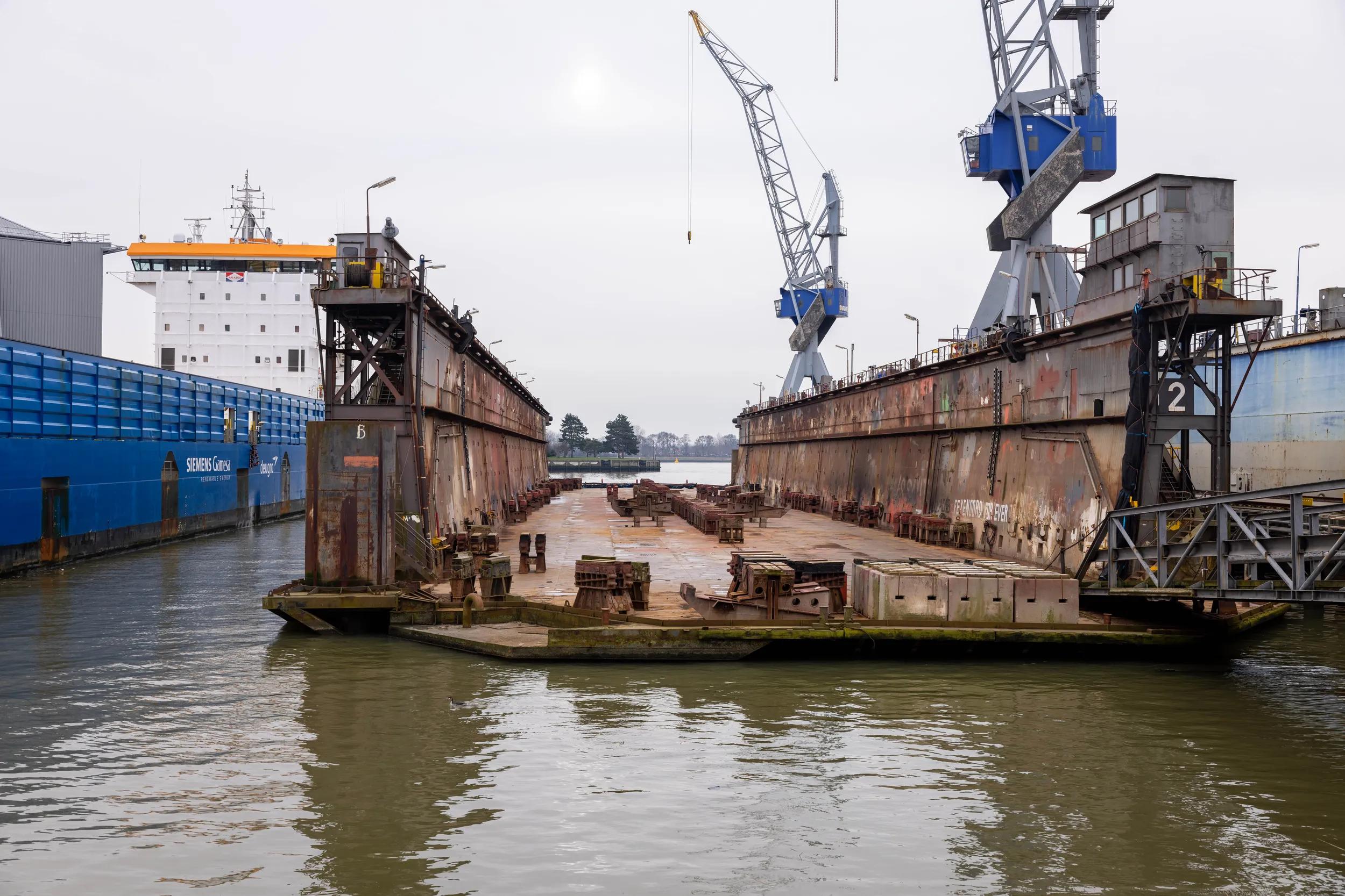 used floating drydock 07768 (4)