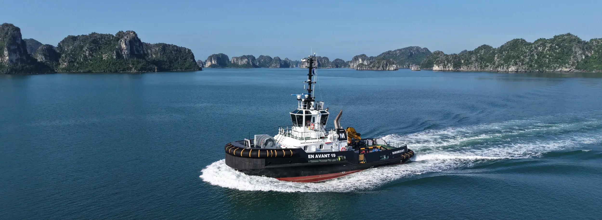 Damen delivers ASD Tug 2811 En Avant 19 to Muller Dordrecht top