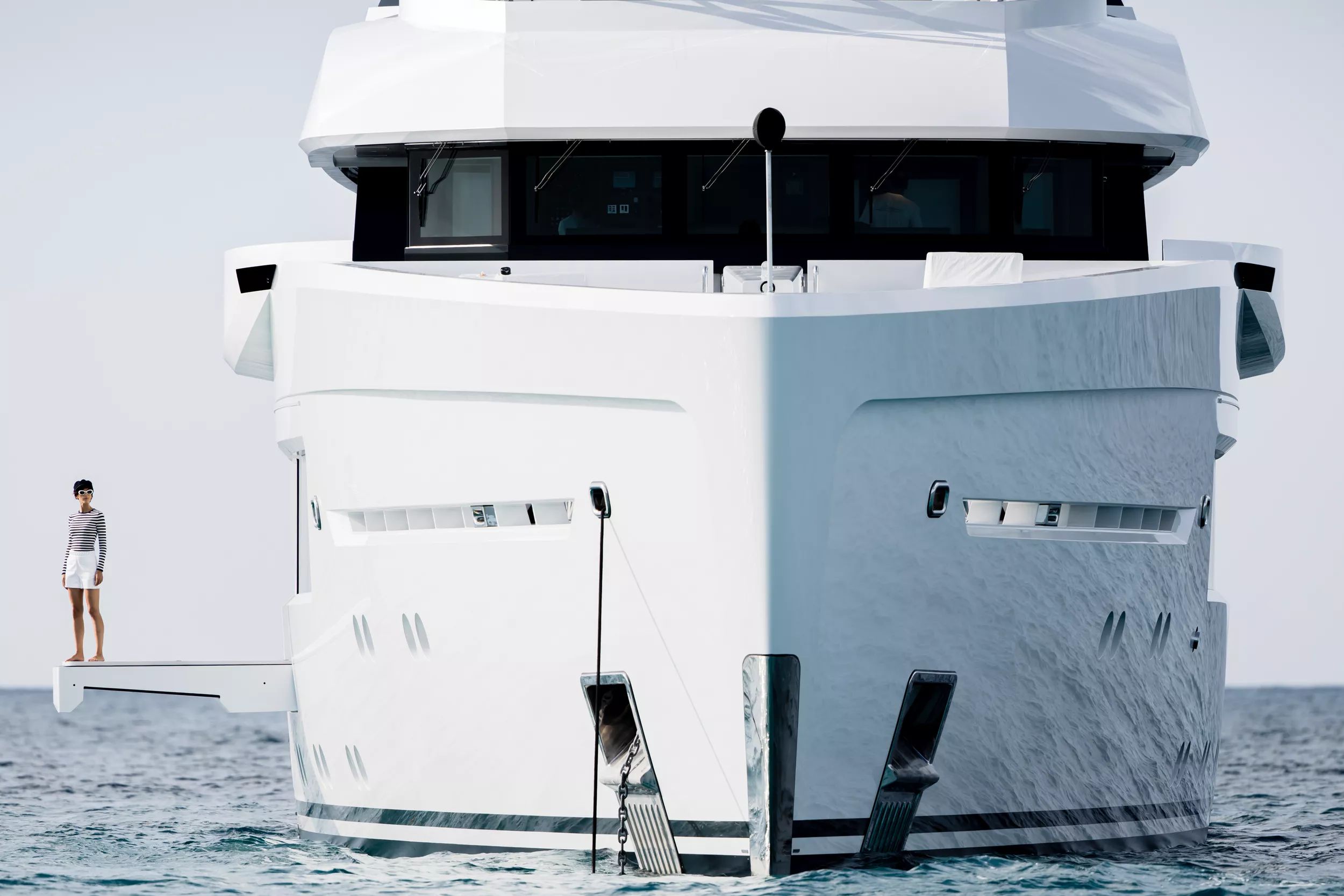 Amels 60 Entourage bow