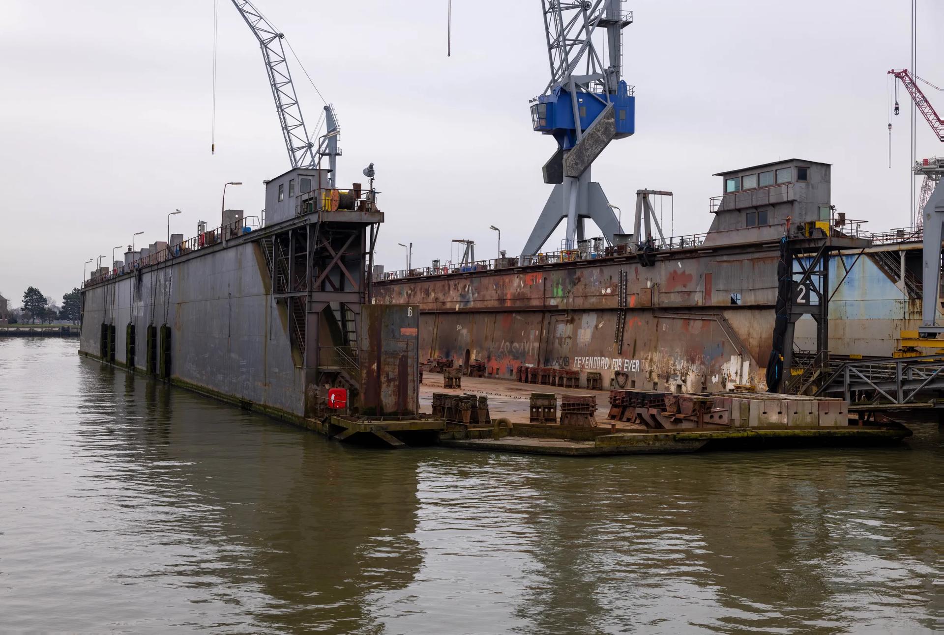 used floating drydock 07768 (1)