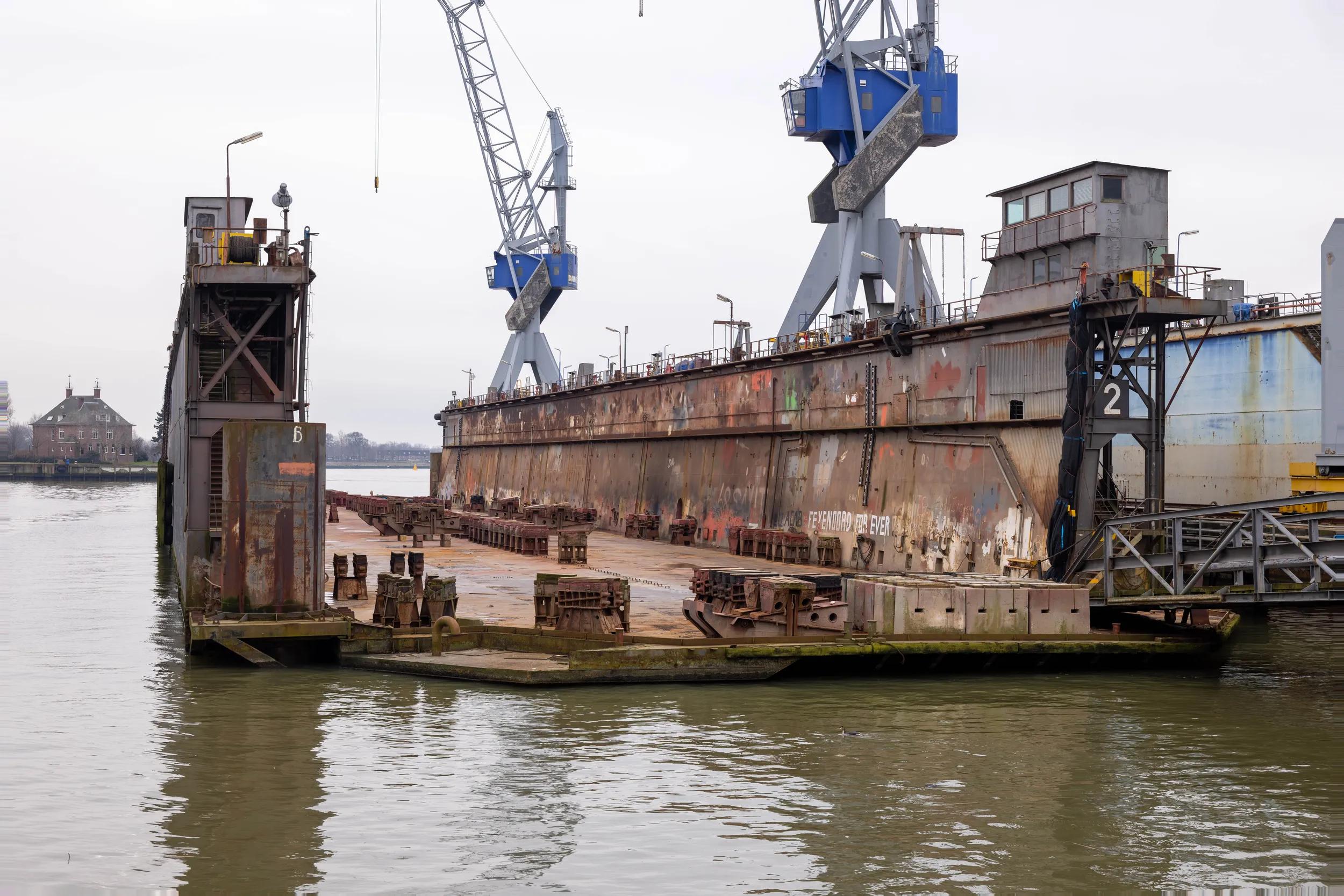 used floating drydock 07768 (3)