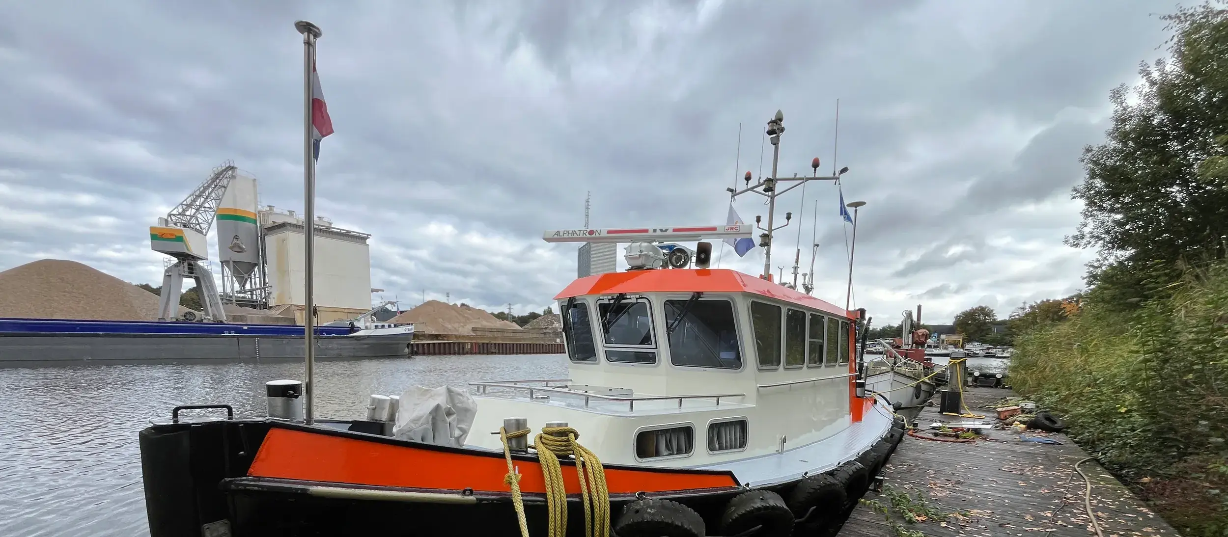 used tugboat 07833 (top)
