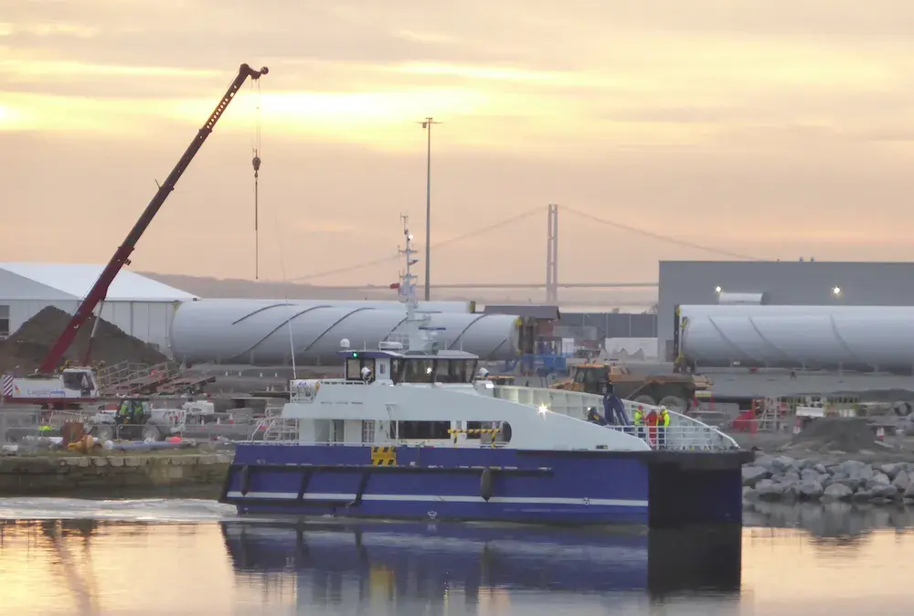 crew transfer vessel 07830 (1)