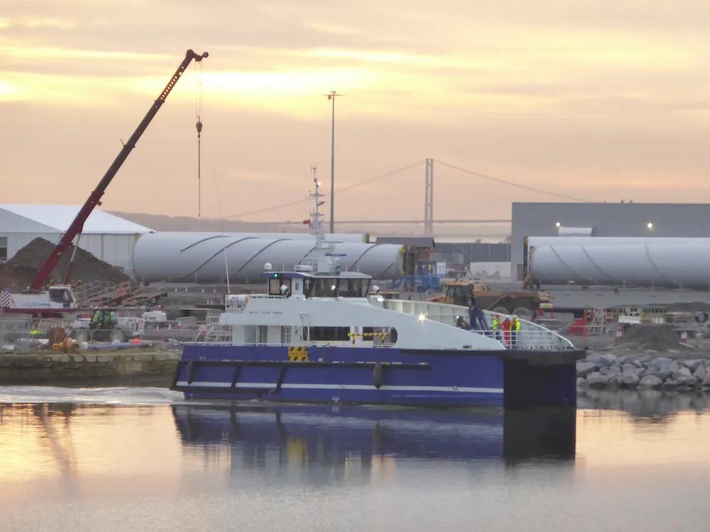 crew transfer vessel 07830 (1)