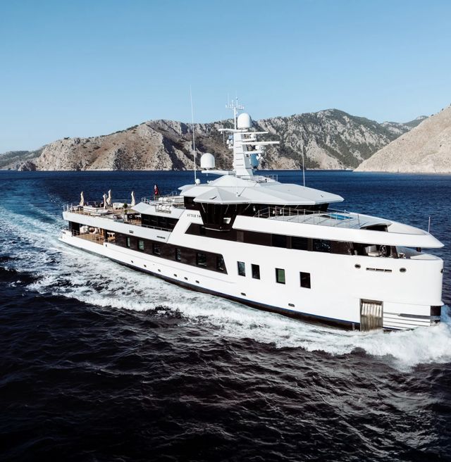 Xplorer 60 AFTER YOU Wins Robb Report Best Explorer Yacht Award 