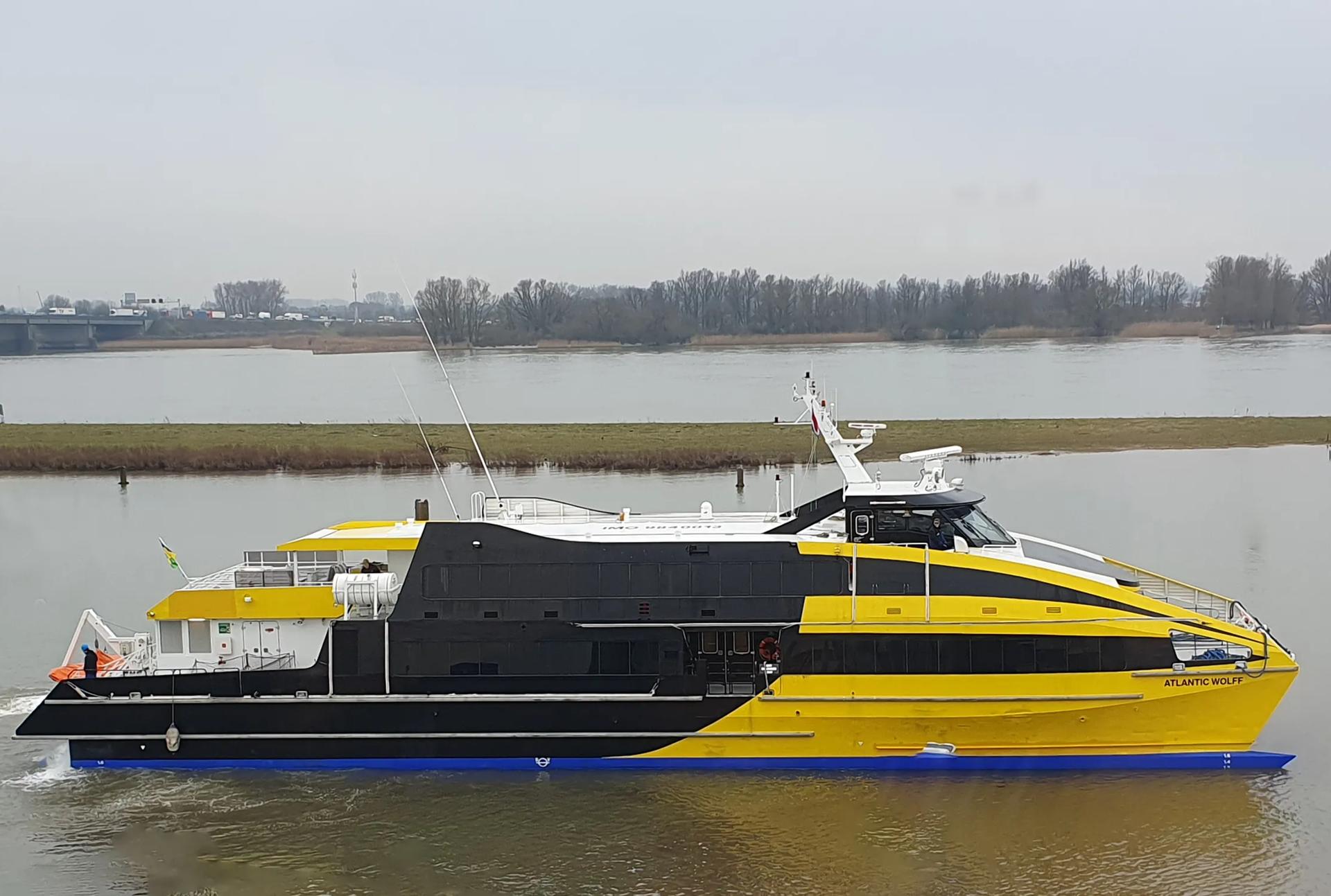 fast ferry 4212 07577 (1)