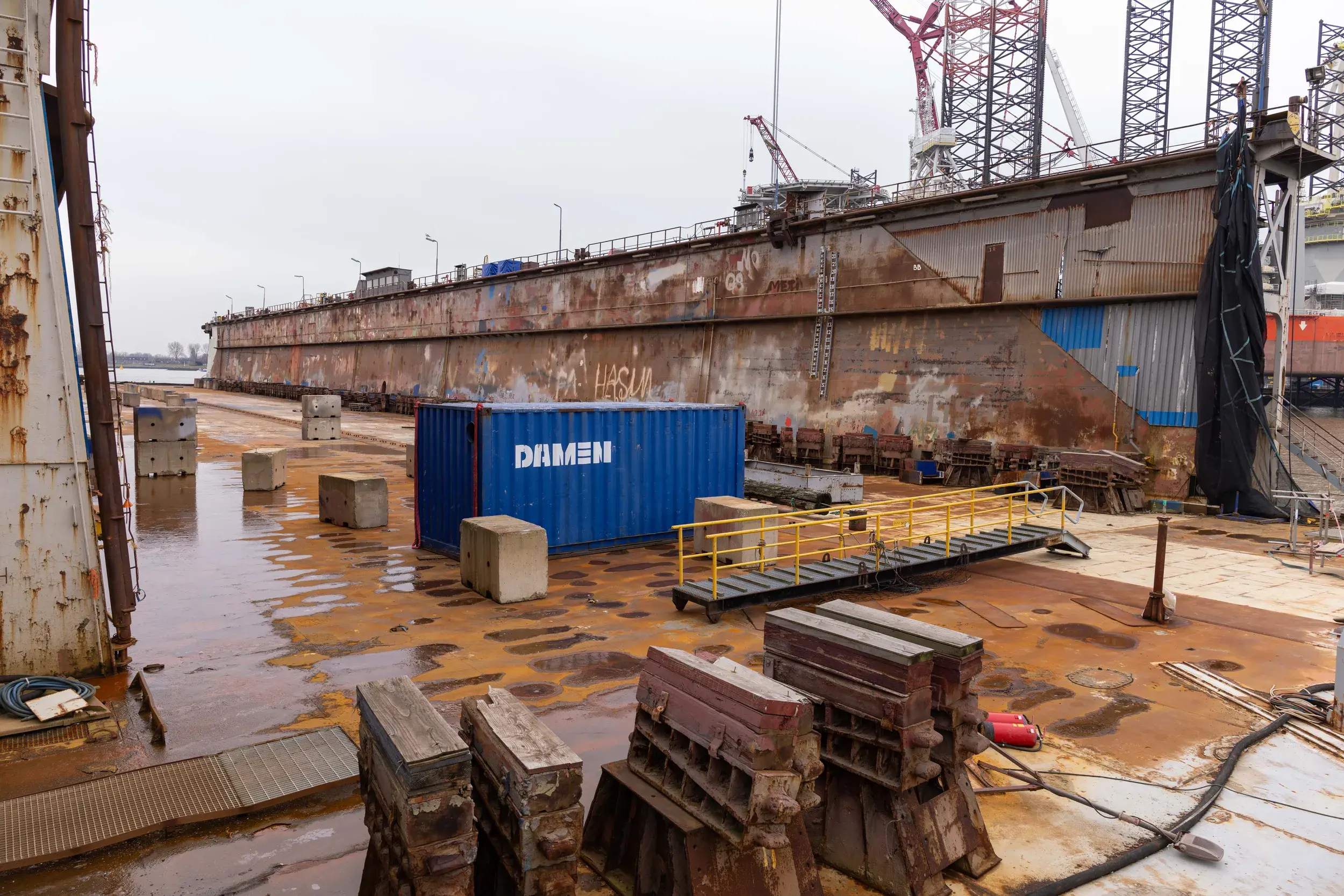 used floating dry dock 07768 (1)