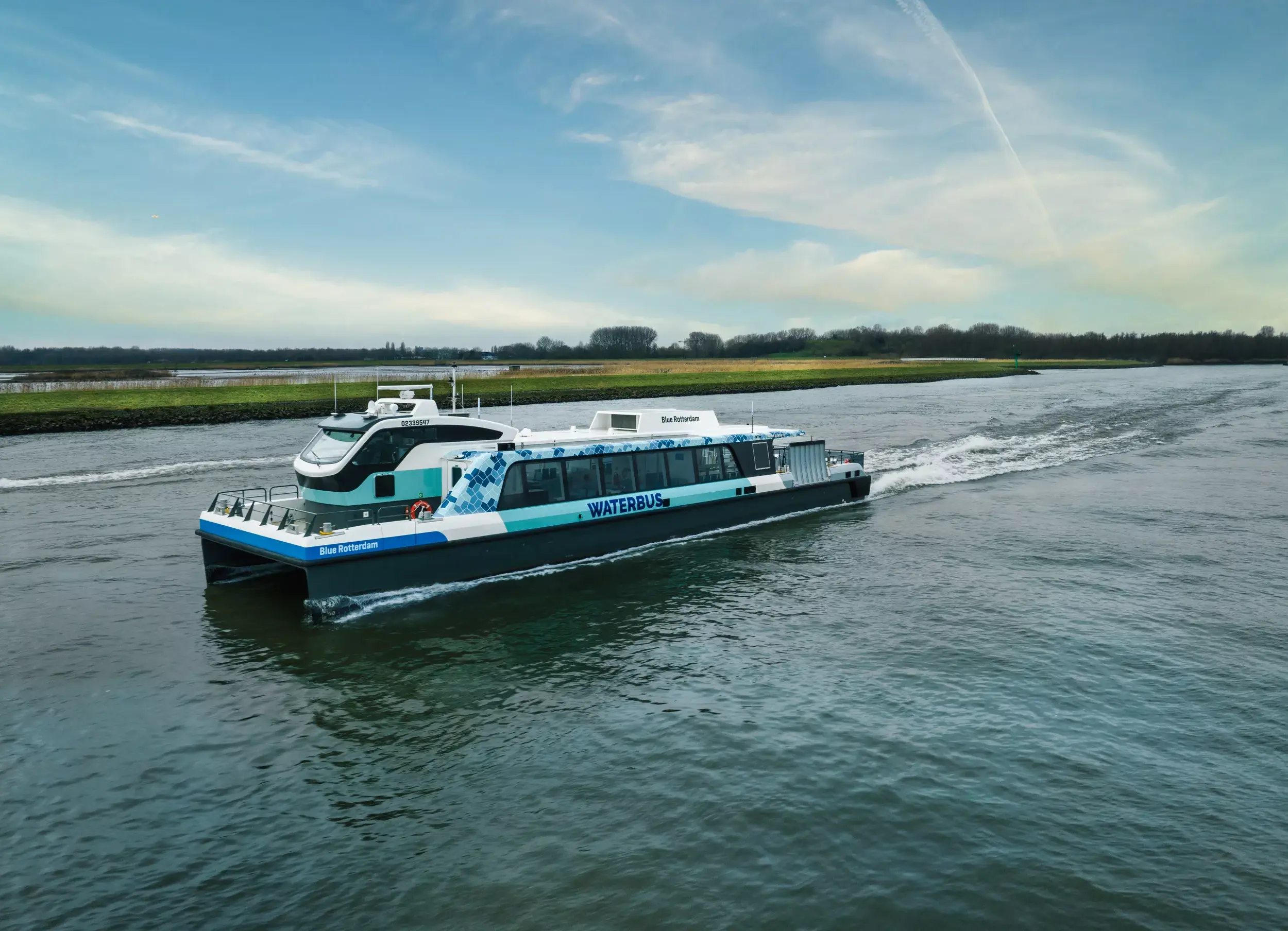 Hybrid Waterbus 2907 E3 - Sustainable public transport on blue highways