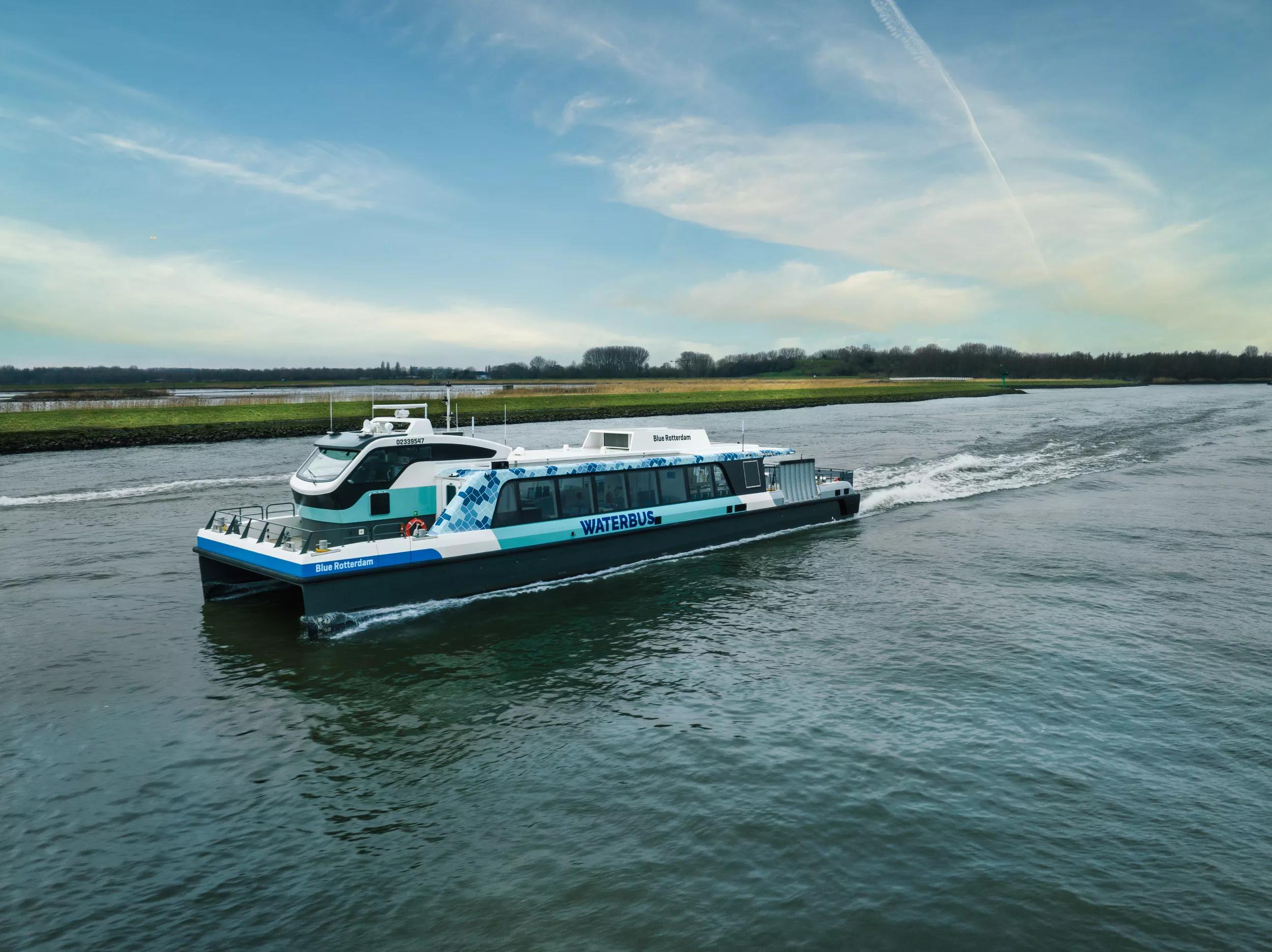 Hybrid Waterbus 2907 E3 - Sustainable public transport on blue highways