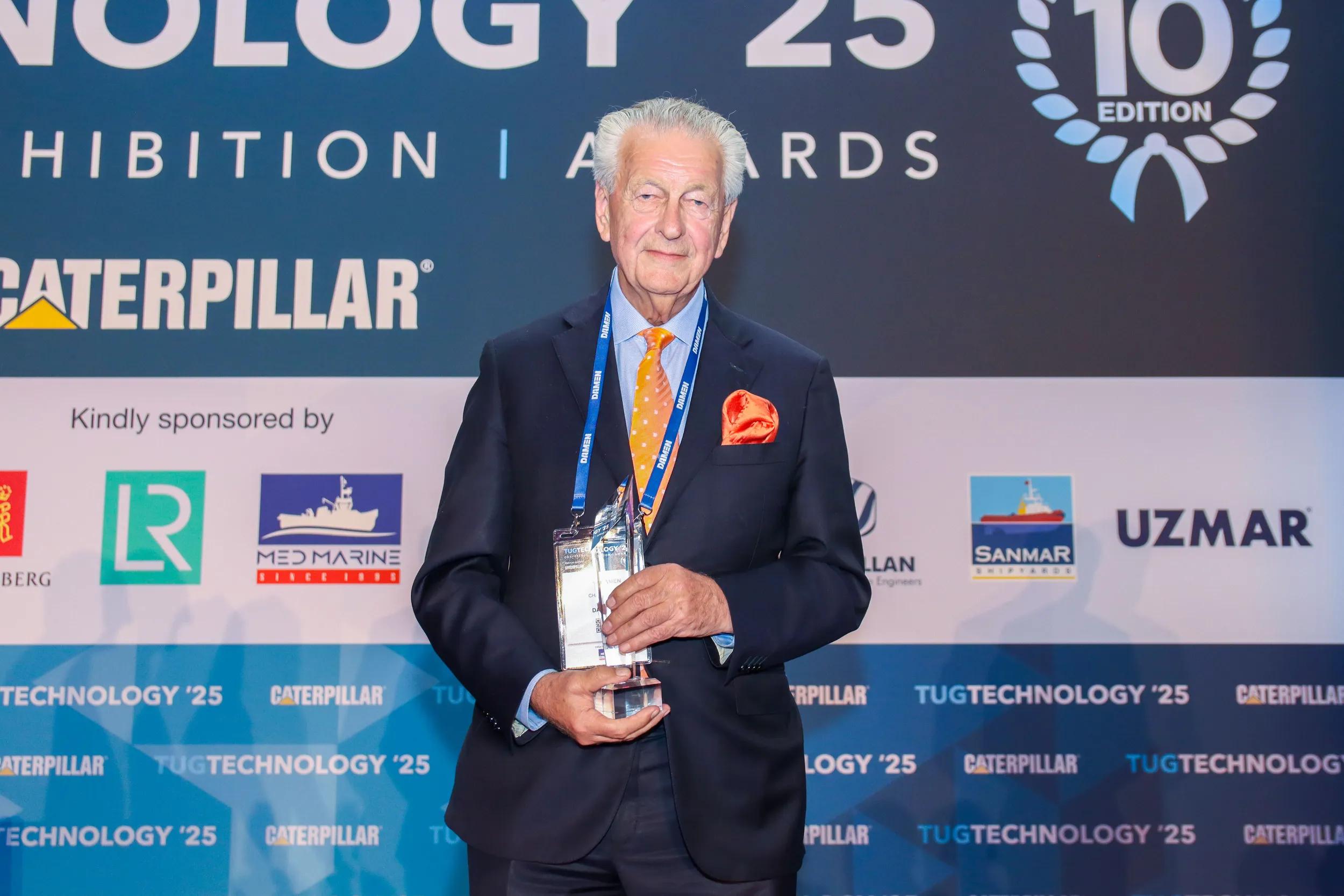 Mr Kommer Damen receives Lifetime Achievement Award at TUGTECHNOLOGY 2025 top