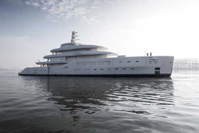Launch of the third Amels 80