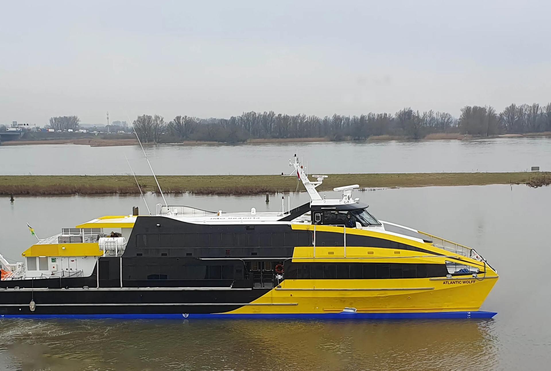 fast ferry 4212 07577 (1)